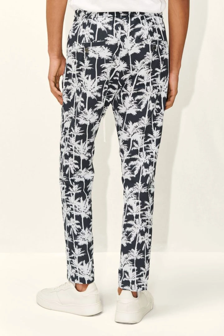 DRYKORN Jogpants Mit Palmen-Print Blau 5 DRYKORN Jogpants Mit Palmen-Print Blau - Image 3