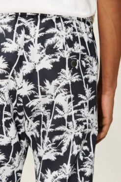 DRYKORN Jogpants Mit Palmen-Print Blau 12 DRYKORN Jogpants Mit Palmen-Print Blau -Drykorn Geschäft 10 40 150166 40473 JEGER 3000 05 f765360ccbf5e5b24ad11f06961d038227c50624 720x1080