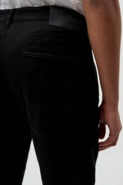 DRYKORN Workwear Hose Schwarz -Drykorn Geschäft 10 40 156001 40415 BIGGIE 1000 04 cf6df49abd6004be8002e9581edd6d14f7c26d0b 720x1080