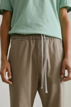 Slim Fit Chino Mit Minidessinierung Braun -Drykorn Geschäft 10 40 156001 40544 TROP 1700 04 eb9deef632404b6dafe2fc4377c2db39b5e4d5f2 720x1080