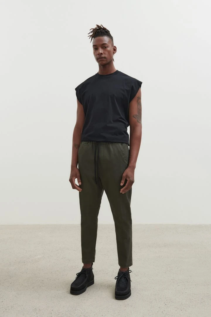 Legere Jogpant Im Lederlook Oliv 4 Legere Jogpant Im Lederlook Oliv - Image 2