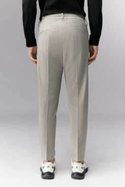 Casual Hose Mit Bundfalte Aus Bi-Stretch Wolle Braun -Drykorn Geschäft 10 40 190001 40393 CHASY 1700 03 6c1f74fd23052a2bdcf06d4f71523ed7ebd3b754 720x1080