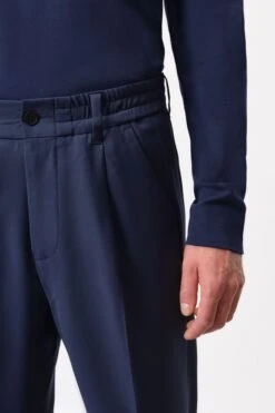 Casual Hose Mit Bundfalte Aus Bi-Stretch Blau -Drykorn Geschäft 10 40 190001 40393 CHASY 3302 05 5c30416e4903f8ded1027f1481849b964867860b 720x1080