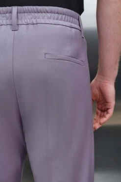 Casual Hose Mit Bundfalte Aus Bi-Stretch Lila 12 Casual Hose Mit Bundfalte Aus Bi-Stretch Lila -Drykorn Geschäft 10 40 190001 40393 CHASY 8400 05 2c2e2c1130ffad2ed568df128e6d914ed7df59be 720x1080