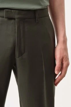 Klassische Slim Fit Hose Mit Bi-Stretch Grün 11 Klassische Slim Fit Hose Mit Bi-Stretch Grün -Drykorn Geschäft 10 40 190001 40512 PIET SK 2107 04 2223fb7094cfa1a27e45f8479fcfdb976d732ae8 720x1080