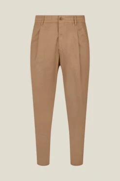 DRYKORN Casual Hose Mit Bundfalte Aus Bi-Stretch Baumwolle Braun -Drykorn Geschäft 10 40 270062 40393 CHASY 1400 07 e6cd1b082b057e566fa30babac7277a59a7a1065 720x1080