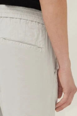 DRYKORN Casual Hose Mit Bundfalte Aus Bi-Stretch Baumwolle Grau 10 DRYKORN Casual Hose Mit Bundfalte Aus Bi-Stretch Baumwolle Grau -Drykorn Geschäft 10 40 270062 40393 CHASY 6810 04 ede87ab012e45c5dda0e67a49f12cb5b0b7b9c89 720x1080