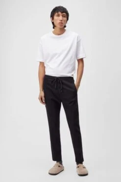 Cotton-Stretch Jogpants Schwarz -Drykorn Geschäft 10 40 270066 40473 JEGER 1000 02 4f8ab5916f31264be938c21eb9df032bb5d301a3 720x1080