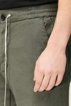 Lockere Jogpants Aus Baumwoll-Leinen-Mix Grün -Drykorn Geschäft 10 40 270077 40645 PLAIN 2100 04 bd86b6d08fc4762d04ea906a714c9cf60f5ed2e9 720x1080