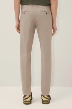 Klassische Chino Aus Baumwolle Braun -Drykorn Geschäft 10 40 270102 40497 MAD 1705 03 2539dc8727172995fb2017c2b16e35bb5070ce8c 720x1080