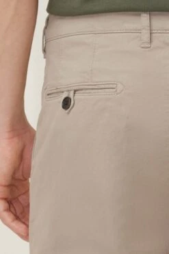 Klassische Chino Aus Baumwolle Braun -Drykorn Geschäft 10 40 270102 40497 MAD 1705 04 9f316cb29e62088dce07183ae14cb7195ecbf4b5 720x1080