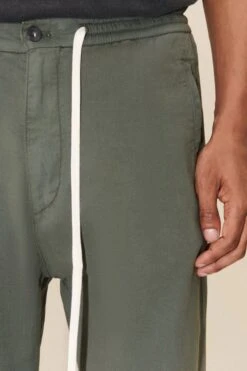 DRYKORN Jogpants Mit Tunnelzug Aus Lyocell-Baumwoll-Mix Grün -Drykorn Geschäft 10 40 270104 40473 JEGER 2100 04 a43c69a2ae6ed753ac906c9b7f0408acb538007a 720x1080