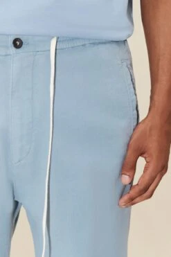 DRYKORN Jogpants Mit Tunnelzug Aus Lyocell-Baumwoll-Mix Blau 10 DRYKORN Jogpants Mit Tunnelzug Aus Lyocell-Baumwoll-Mix Blau -Drykorn Geschäft 10 40 270104 40473 JEGER 3712 04 e06e723f0df66348358e17193c5591709e922013 720x1080