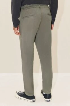 DRYKORN Casual Hose Mit Bundfalte Aus Lyocell-Baumwoll-Twill Grün 9 DRYKORN Casual Hose Mit Bundfalte Aus Lyocell-Baumwoll-Twill Grün -Drykorn Geschäft 10 40 270105 40393 CHASY 2100 03 4559d8f997bb6c5110437001f4035b5824cc6008 720x1080