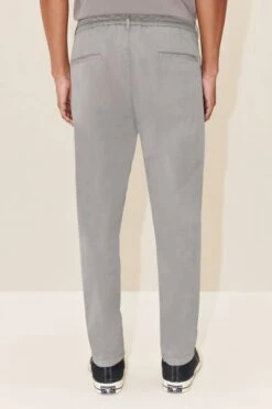 DRYKORN Casual Hose Mit Bundfalte Aus Lyocell-Baumwoll-Twill Grau 9 DRYKORN Casual Hose Mit Bundfalte Aus Lyocell-Baumwoll-Twill Grau -Drykorn Geschäft 10 40 270105 40393 CHASY 6402 03 a8a6ed87b6ddb3fd337e6fe9fbdcc50da375db25 720x1080