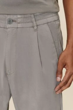 DRYKORN Casual Hose Mit Bundfalte Aus Lyocell-Baumwoll-Twill Grau 10 DRYKORN Casual Hose Mit Bundfalte Aus Lyocell-Baumwoll-Twill Grau -Drykorn Geschäft 10 40 270105 40393 CHASY 6402 04 5c8de851518fe7d6e33bb25b3892340deb0fc0f2 720x1080