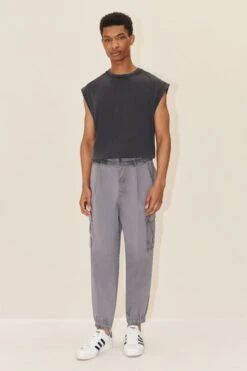 DRYKORN Utility Pants Mit Bundfalten Aus Elatischer Baumwolle Grau -Drykorn Geschäft 10 40 270109 40669 LIGRO 6200 02 2da54df8fa3c24d7875c1928f768214266d2822f 720x1080