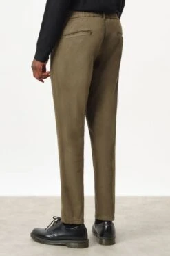 DRYKORN Casual Hose Mit Bundfalte In Twill Mit Garment-Dye Braun 9 DRYKORN Casual Hose Mit Bundfalte In Twill Mit Garment-Dye Braun -Drykorn Geschäft 10 40 270115 40393 CHASY 1108 03 f374c010feeca4befbfffc3da5e6a21c84f883aa 720x1080