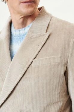 DRYKORN Zweireihiges Sakko Aus Softem Cord Beige -Drykorn Geschäft 10 42 132025 42390 MONTELINO 1705 04 85f1eaebefdbd6ff114aae0c9a98b3ac20706147 720x1080
