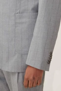 DRYKORN Klassisches Sakko Aus Mit Tonalen Nadelstreifen Grau -Drykorn Geschäft 10 42 142054 42381 CARLES 6402 04 2fe9add39936f05e2ba9aadd5aae6c6a4a9d0de8 720x1080