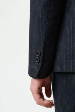 DRYKORN Regular Fit Sakko In Viskose-Mix Blau 11 DRYKORN Regular Fit Sakko In Viskose-Mix Blau -Drykorn Geschäft 10 42 142060 42403 KEBY 3000 04 ba937d2cd9a66805114b1241809504ec80a63064 720x1080