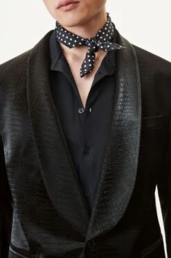 DRYKORN Dinner Jacket In Kroko-Leder Optik Schwarz -Drykorn Geschäft 10 42 150173 42399 BELAZO 1000 05 c1fdff533fae5a5ceb9c5ae041333042cc70a6bf 720x1080