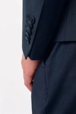 Doppelreihiges Skinny Fit Sakko In Bi-Stretch Wolle Blau 13 Doppelreihiges Skinny Fit Sakko In Bi-Stretch Wolle Blau -Drykorn Geschäft 10 42 190001 42375 BILBAO SK 3100 05 d2e1e49ed7f73c7d6e11b98d800ce25e590409b5 720x1080