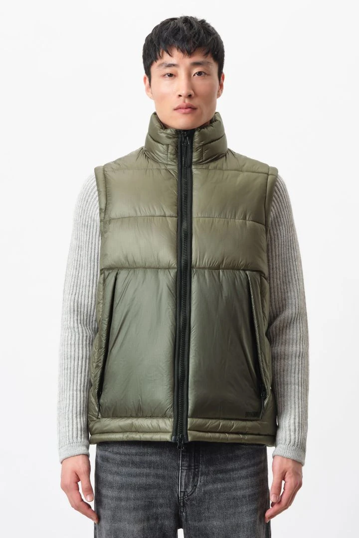 DRYKORN Puffer Weste Mit Stehkragen Grün 5 DRYKORN Puffer Weste Mit Stehkragen Grün - Image 3