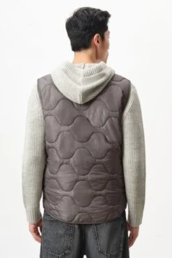 DRYKORN Steppweste Aus Lightdaune Grau -Drykorn Geschäft 10 43 134132 43138 ALONO 6402 03 68cbb6e8ee0d79381dbcb5bc8e522c2f0695ad16 720x1080