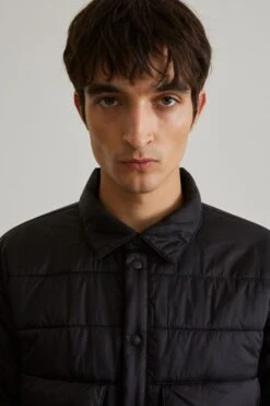 Gesteppte Hemdjacke Schwarz -Drykorn Geschäft 10 44 134090 44725 VARESA 1000 04 ba35baa3f429192fab94275229c44790f6c3b924 720x1080