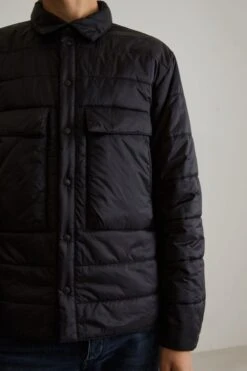Gesteppte Hemdjacke Schwarz -Drykorn Geschäft 10 44 134090 44725 VARESA 1000 06 aff2ccffc540b47b15d32841a7e08da8a9ec64ae 720x1080