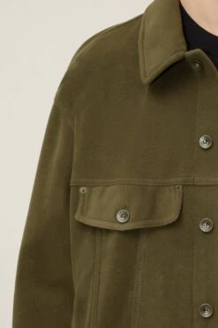 Trucker Fleecejacke Grün -Drykorn Geschäft 10 44 134131 44769 MAJID 2100 04 efc1163ec1303978150d7243b7de20f82de3be1a 720x1080