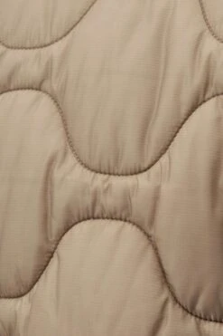 Steppjacke Beige -Drykorn Geschäft 10 44 134132 44776 LUKONA 1705 05 a8d06f2263923800672af8f80ce4ed8a59705ffe 720x1080