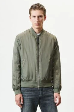 DRYKORN Blouson Bomberjacke In Twill Optik Grün -Drykorn Geschäft 10 44 134142 44792 NIMBEK 2100 01 dbf6546a9eaa097b6c33cd962cc97d5ebff11c13 720x1080