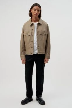 Trucker Lederjacke Braun -Drykorn Geschäft 10 44 180050 44769 MAJID 1705 02 60eae8cd98394946c6716cddc764f479b74dc4f1 720x1080