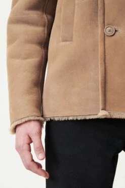 Caban Mit Reverskragen In Lammfell Braun -Drykorn Geschäft 10 44 180058 44764 KONNO 1400 06 3116a99452b0b2d420c7076f4ad47fe5f2d18626 720x1080