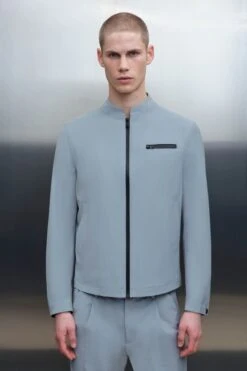 Sportive Jacke Mit Stehkragen Und Brusttasche Blau