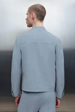 Sportive Jacke Mit Stehkragen Und Brusttasche Blau -Drykorn Geschäft 10 44 190001 44701 NESSO 3900 03 99c4c507069f352eb752b3a75630ba4fada4ce61 720x1080