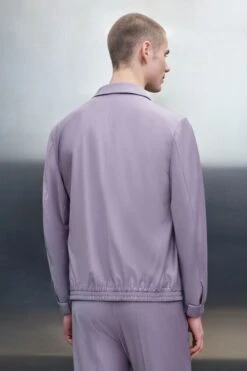 Blouson Jacke Mit 2-Way Zipper Aus Bi-Stretch Wolle Lila -Drykorn Geschäft 10 44 190001 44788 KELONA 8400 03 c419998dbe11a1339fc9a1f45f56d17dcc472a2a 720x1080