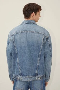 DRYKORN Denim Truckerjacket Blau -Drykorn Geschäft 10 44 260077 44769 MAJID 3620 03 3a44202e3cd2c528cf2d077dcc80133788294d90 720x1080