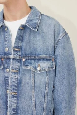 DRYKORN Denim Truckerjacket Blau -Drykorn Geschäft 10 44 260077 44769 MAJID 3620 04 7f46215b240ea49d635cd64bba21510e87206ce1 720x1080