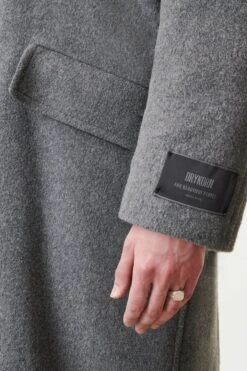 DRYKORN Reversmantel Mit Austrennbarem Inlay In Italienischem Woll-Mix Grau -Drykorn Geschäft 10 45 120180 45253 SOLANO IN 6203 06 ad3602224d420b484ae6274dd8f8e5063b003d0a 720x1080