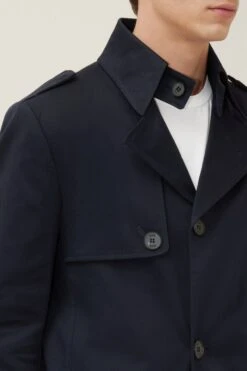 DRYKORN Trenchcoat In Baumwoll-Twill Blau -Drykorn Geschäft 10 45 122011 45108 SKOPJE 3000 04 86dcc46b7bdade110fb79d934912f66c14adfa11 720x1080