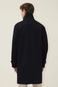 DRYKORN Stehkragenmantel In Baumwoll-Twill Blau 9 DRYKORN Stehkragenmantel In Baumwoll-Twill Blau -Drykorn Geschäft 10 45 122011 45237 RAUKEN 3000 03 8970e8bf1c69545f0bd72aa4bbca4ab9705b24c3 720x1080