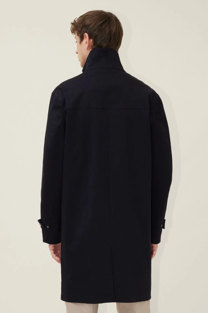 DRYKORN Stehkragenmantel In Baumwoll-Twill Blau 5 DRYKORN Stehkragenmantel In Baumwoll-Twill Blau - Image 3