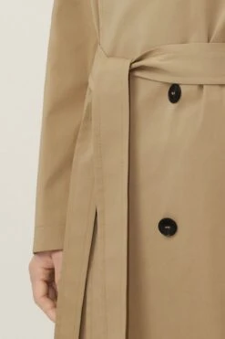 Zweireihiger Trenchcoat Mit Gürtel Braun -Drykorn Geschäft 10 45 134078 45244 BULINO 1603 04 068884e2186921d87f46035541c98e641fab0d99 720x1080