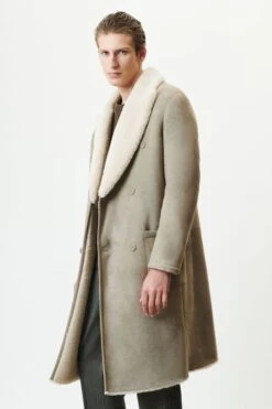 Zweireihiger Reversmantel In Lammfell Grün -Drykorn Geschäft 10 45 180059 45254 SKYE L 2301 04 b00dc23ae7a84705ae867378861d30b3cd51ec90 720x1080