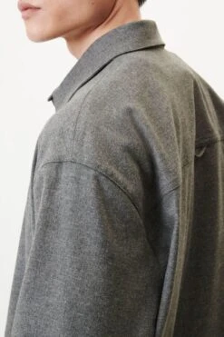 DRYKORN Relaxed Fit Hemd Mit Tunnelzug Am Saum In Softem Woll-Flanell Grau -Drykorn Geschäft 10 47 120182 47344 SILAG 6310 05 15ff959fa69e839cc2ad1d1350d241d59a4dbc62 720x1080