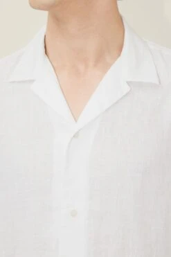 DRYKORN Kurzarmhemd Mit Camp Collar Aus Leinen Weiß 10 DRYKORN Kurzarmhemd Mit Camp Collar Aus Leinen Weiß -Drykorn Geschäft 10 47 126004 47217 BIJAN 6000 04 d44871b3e2a3a0215a89c9b01d8f873b8b867499 720x1080