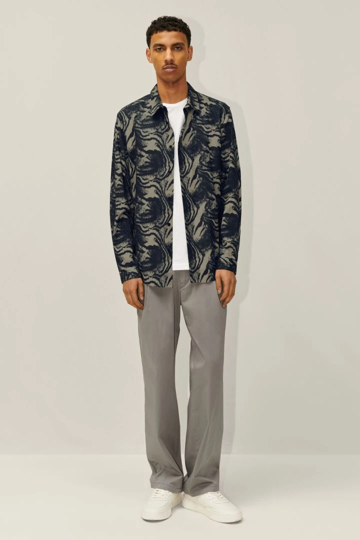 Klassisches Hemd In Slim Fit Mit Animal-Print Grün 4 Klassisches Hemd In Slim Fit Mit Animal-Print Grün - Image 2